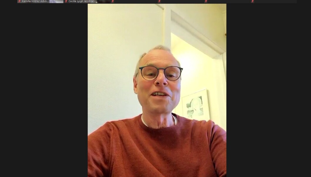 Professor Hans Petter Graver mottok i ettermiddag et digitalt diplom fra Oslo krets. Professor Hans Petter Graver mottok i ettermiddag et digitalt diplom fra Oslo krets.