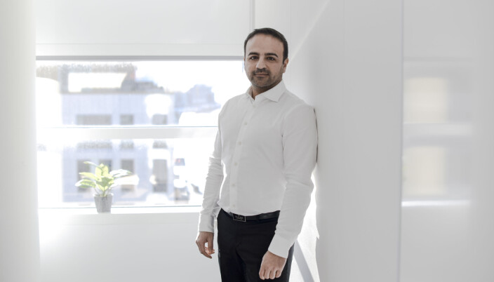 - Markedet for å bistå utenlandske klienter med rådgivning og tvisteløsning er stort, sier Ali Reza Afshar. - Markedet for å bistå utenlandske klienter med rådgivning og tvisteløsning er stort, sier Ali Reza Afshar.