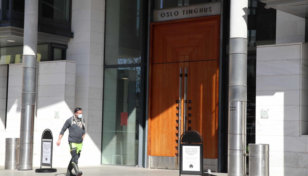 Oslo tinghus har for tiden svært begrensede åpningstider, og er i praksis stengt for andre enn aktørene. Oslo tinghus har for tiden svært begrensede åpningstider, og er i praksis stengt for andre enn aktørene.
