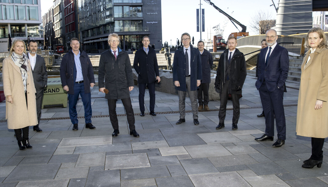 Jacob S. Bjønness-Jacobsen omkranset av firmaets ti nyeste partnere. (F.v.) Kristian Korsrud, Silje Grimseth Ullebust, Stig Walle, Anders Nordli, Bjønness-Jacobsen, Thomas Borch-Nielsen, Thorkil Aschehoug, Øyvind Greaker Bjørndal, Peter Lenda, Anders Myhre og Kari-Ann Mosti. Jacob S. Bjønness-Jacobsen omkranset av firmaets ti nyeste partnere. (F.v.) Kristian Korsrud, Silje Grimseth Ullebust, Stig Walle, Anders Nordli, Bjønness-Jacobsen, Thomas Borch-Nielsen, Thorkil Aschehoug, Øyvind Greaker Bjørndal, Peter Lenda, Anders Myhre og Kari-Ann Mosti.
