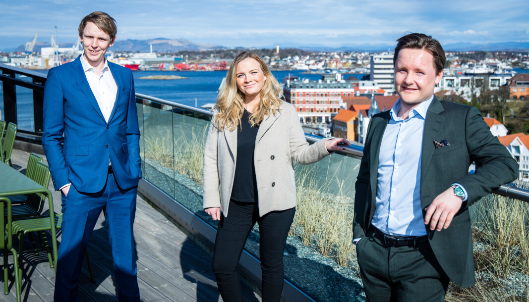 De tre Stavanger-advokatene tror det er større samhold mellom advokatene i byen deres, sammenliknet med andre steder, som Oslo og Bergen. – Her er det en veldig lett kollegial tone, sier Jørgen Christian Stabel, Ida Gjerseth og Ulrik Haukali. De tre Stavanger-advokatene tror det er større samhold mellom advokatene i byen deres, sammenliknet med andre steder, som Oslo og Bergen. – Her er det en veldig lett kollegial tone, sier Jørgen Christian Stabel, Ida Gjerseth og Ulrik Haukali.