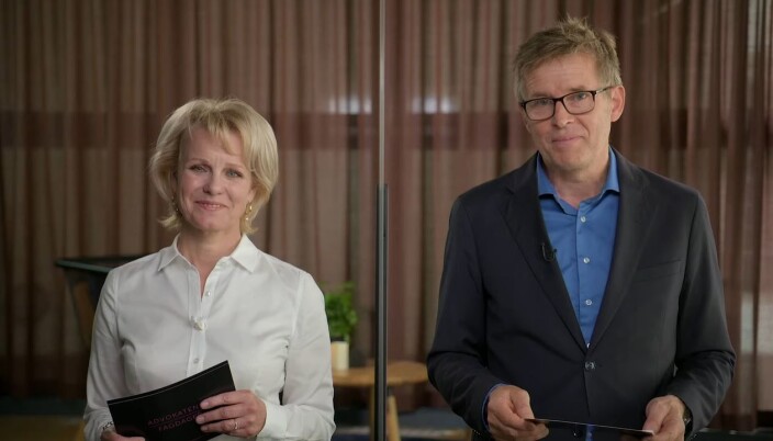 JUS-direktør Torbjørn Buer og Advokatforeningens generalsekretær Merete Smith ønsket nær 1000 deltakere velkommen gjennom skjermen. JUS-direktør Torbjørn Buer og Advokatforeningens generalsekretær Merete Smith ønsket nær 1000 deltakere velkommen gjennom skjermen.