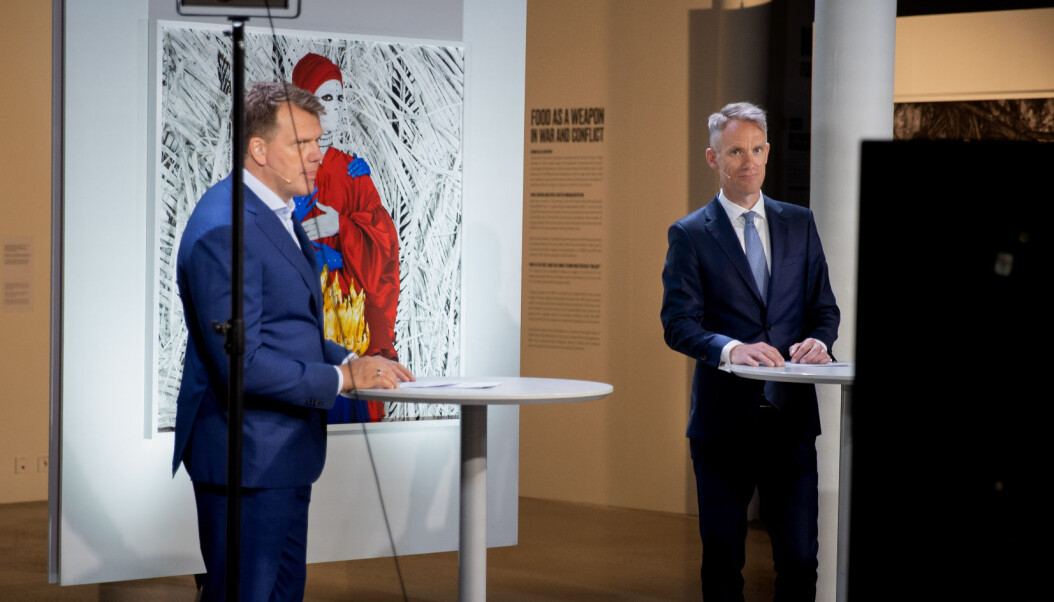 Johnny Johansen (t.v.) og Mikal Brøndmo ledet sendingen fra Nobels Fredssenter i Oslo. Johnny Johansen (t.v.) og Mikal Brøndmo ledet sendingen fra Nobels Fredssenter i Oslo.