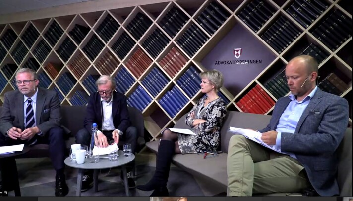 Advokatloven ble nylig drøftet på representantskapsmøte i Advokatforeningen. Fra v. leder Jon Wessel-Aas, arbeidsutvalgets leder Frode Sulland, generalsekretær Merete Smith og advokat i Advokatforeningen, Øyvind Precht-Jensen. Advokatloven ble nylig drøftet på representantskapsmøte i Advokatforeningen. Fra v. leder Jon Wessel-Aas, arbeidsutvalgets leder Frode Sulland, generalsekretær Merete Smith og advokat i Advokatforeningen, Øyvind Precht-Jensen.