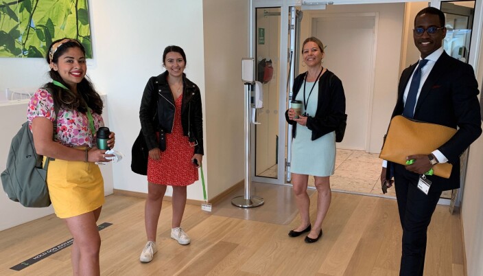 Fra venstre: Podcast-verter Kimiya Sajjadi og Sevgi Usein, Kristin Klokkervold som er ansvarlig for prosjektet fra Deloitte sin side, og HELP-fullmektig Binjam Negassi. Fra venstre: Podcast-verter Kimiya Sajjadi og Sevgi Usein, Kristin Klokkervold som er ansvarlig for prosjektet fra Deloitte sin side, og HELP-fullmektig Binjam Negassi.