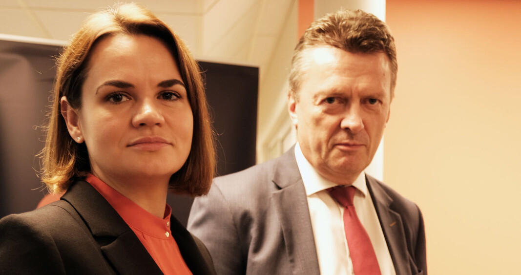 - Sikkerhetsopplegget rundt møtet her i Oslo var en statsleder verdig, det er åpenbart at PST betrakter henne som et terrormål, sier Brynjulf Risnes. Her med Svetlana Tikhanovskaja. - Sikkerhetsopplegget rundt møtet her i Oslo var en statsleder verdig, det er åpenbart at PST betrakter henne som et terrormål, sier Brynjulf Risnes. Her med Svetlana Tikhanovskaja.