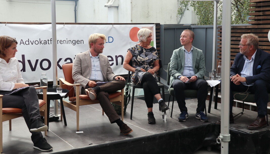 Fra venstre: Solveig Schytz (V), Haagen Poppe (H), Birte Simonsen (MDG), Jon Christian Fløysvik Nordrum og Jon Wessel-Aas. Fra venstre: Solveig Schytz (V), Haagen Poppe (H), Birte Simonsen (MDG), Jon Christian Fløysvik Nordrum og Jon Wessel-Aas.