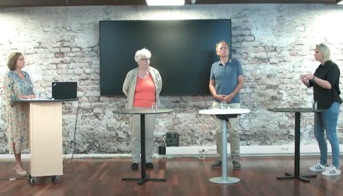 Paneldebatt med likestillings- og diskrimineringsombud Hanne Bjurstrøm (t.v.), psykiater Randi Rosenqvist, Wayback-leder Johan Lothe og justiskomite-medlem Maria Aasen-Svensrud (t.h.). Paneldebatt med likestillings- og diskrimineringsombud Hanne Bjurstrøm (t.v.), psykiater Randi Rosenqvist, Wayback-leder Johan Lothe og justiskomite-medlem Maria Aasen-Svensrud (t.h.).