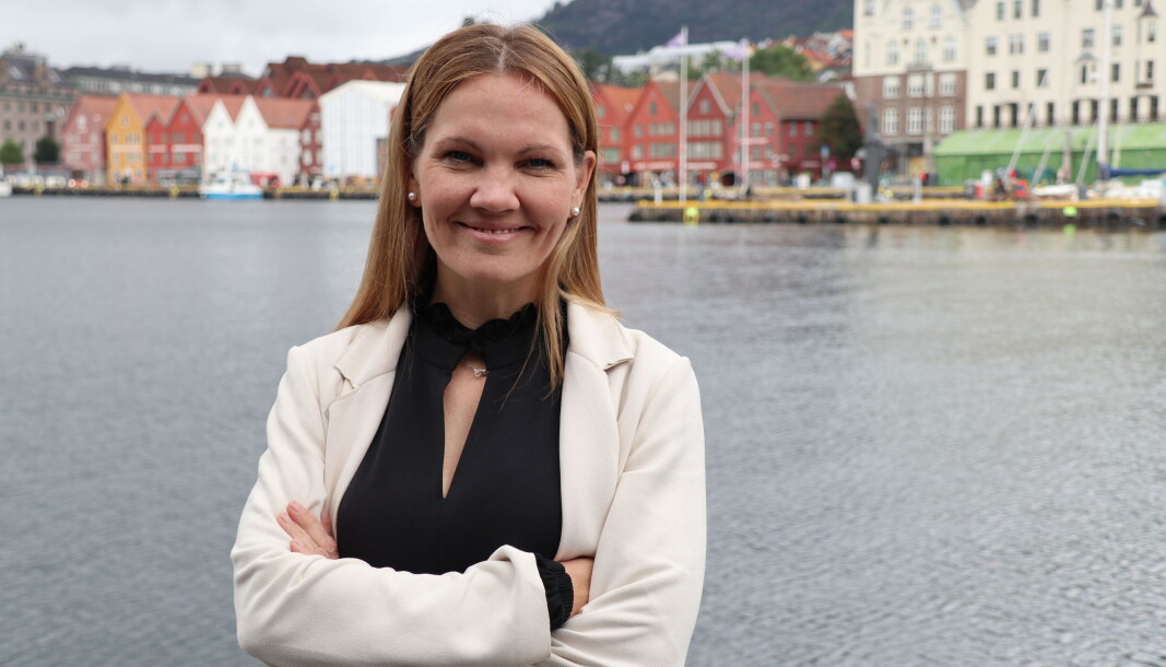 Maria Hessen Jacobsen foran Bryggen i Bergen. Maria Hessen Jacobsen foran Bryggen i Bergen.