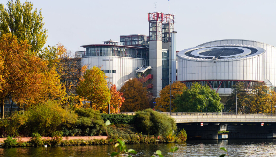 Menneskerettsdomstolen i Strasbourg har etablert en ordning der nasjonale høyesteretter kan be om prejudisielle avklaringer i prinsipielle spørsmål, som barnevernssaker. Menneskerettsdomstolen i Strasbourg har etablert en ordning der nasjonale høyesteretter kan be om prejudisielle avklaringer i prinsipielle spørsmål, som barnevernssaker.