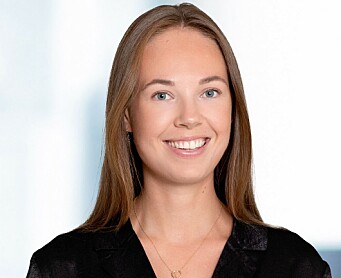 Julie W. Hegdahl har jobbet i bare seks uker som advokatfullmektig i Kvale, og forteller at utfordringene knyttet til koronasertifikat på arbeidsplassen er en av de første problemstillingene hun har fått innblikk i. Julie W. Hegdahl har jobbet i bare seks uker som advokatfullmektig i Kvale, og forteller at utfordringene knyttet til koronasertifikat på arbeidsplassen er en av de første problemstillingene hun har fått innblikk i.