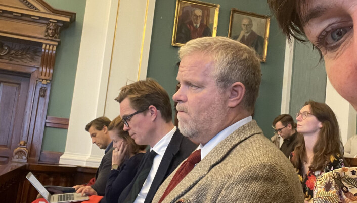 Marius Dietrichson fra Forsvarergruppen og Jon Wessel-Aas, leder i Advokatforeningen, følger saken sammen med advokat Mette Yvonne Larsen (helt til høyre i bildet). Marius Dietrichson fra Forsvarergruppen og Jon Wessel-Aas, leder i Advokatforeningen, følger saken sammen med advokat Mette Yvonne Larsen (helt til høyre i bildet).