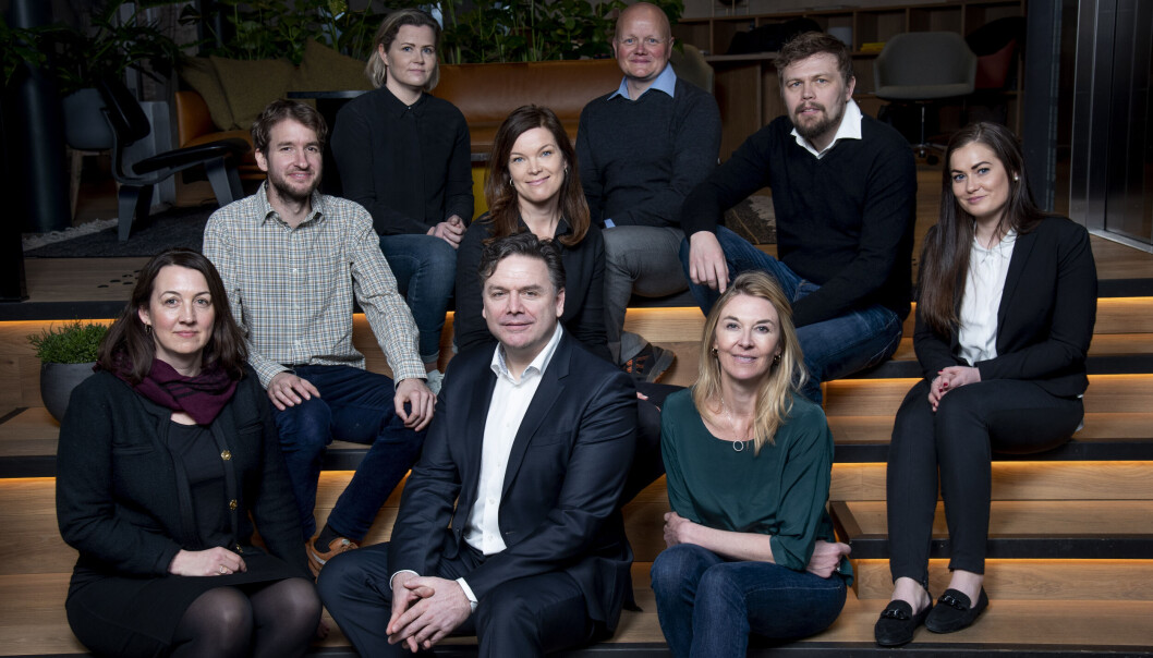 Redaksjonen, fra v. foran Anne Birgitte Songe, Bård A. Nythe, Tone Sundet og Isabell Støen. Bak fra v. Markus Foss, Mona Alstadvald, Ida Vibeke Kyhring, Odd Are Sæhle og Jon Myrset. Redaksjonen, fra v. foran Anne Birgitte Songe, Bård A. Nythe, Tone Sundet og Isabell Støen. Bak fra v. Markus Foss, Mona Alstadvald, Ida Vibeke Kyhring, Odd Are Sæhle og Jon Myrset.