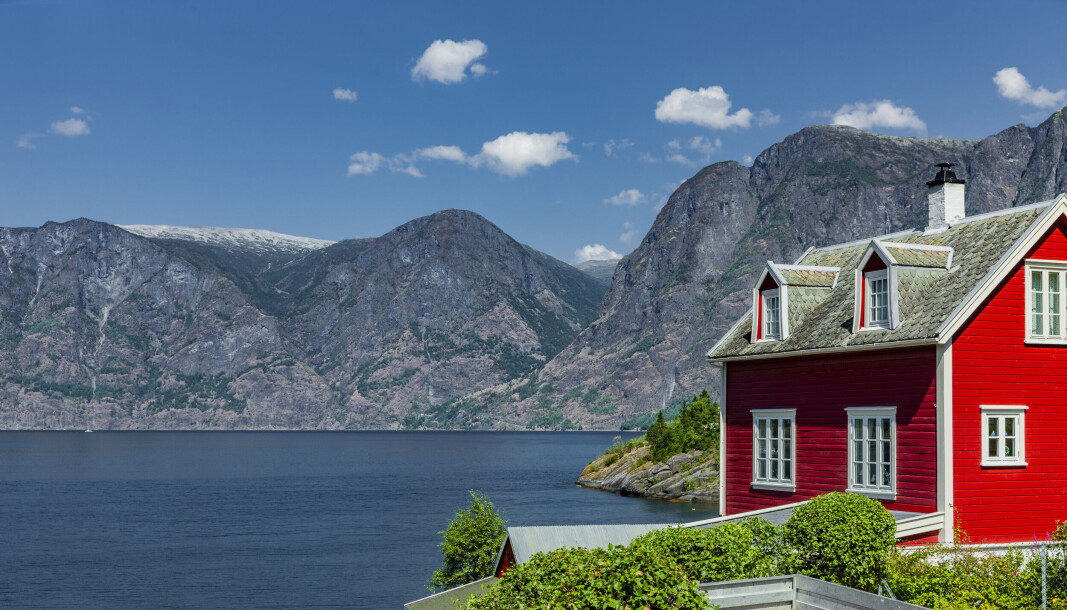 I deler av landet, som eksempelvis tidligere Sogn og Fjordane fylke, står advokater for en betydelig andel av eiendomsformidlingene. I deler av landet, som eksempelvis tidligere Sogn og Fjordane fylke, står advokater for en betydelig andel av eiendomsformidlingene.