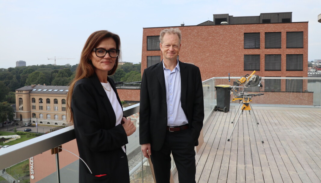 Managing partner i Hjort Anne Marie Due og direktør Christopher J. Helgeby på firmaets nye terrasse. Managing partner i Hjort Anne Marie Due og direktør Christopher J. Helgeby på firmaets nye terrasse.