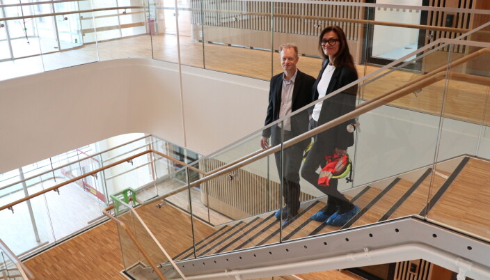 – Midt i bygget lager vi en sosial sone og et samlingspunkt som man kan søke til hvis man trenger en mental pause fra skrivepulten, sier Christopher J. Helgeby og Anne Marie Due. – Midt i bygget lager vi en sosial sone og et samlingspunkt som man kan søke til hvis man trenger en mental pause fra skrivepulten, sier Christopher J. Helgeby og Anne Marie Due.