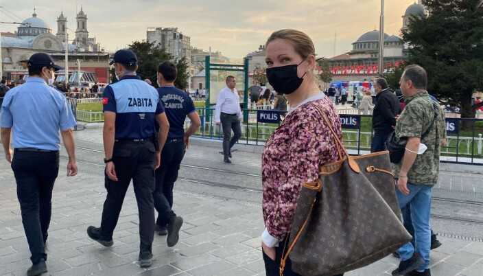 Maria Hessen Jacobsen på Taksimplassen i Istanbul. Maria Hessen Jacobsen på Taksimplassen i Istanbul.