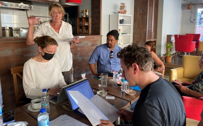 De internasjonale observatørene er samlet for å fordele ansvarsområder. Fra venstre: Maria Hessen Jacobsen, Angela Meijer (Nederland), Juan Prosper (Frankrike) og Jacobo Ograbek (Sveits). De internasjonale observatørene er samlet for å fordele ansvarsområder. Fra venstre: Maria Hessen Jacobsen, Angela Meijer (Nederland), Juan Prosper (Frankrike) og Jacobo Ograbek (Sveits).
