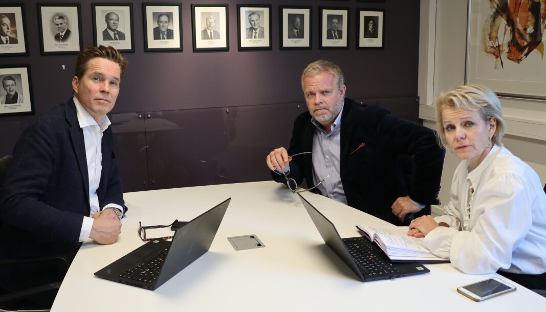 Leder av Forsvarergruppen Marius Dietrichson, Advokatforeningens leder Jon Wessel-Aas og generalsekretær Merete Smith. Leder av Forsvarergruppen Marius Dietrichson, Advokatforeningens leder Jon Wessel-Aas og generalsekretær Merete Smith.