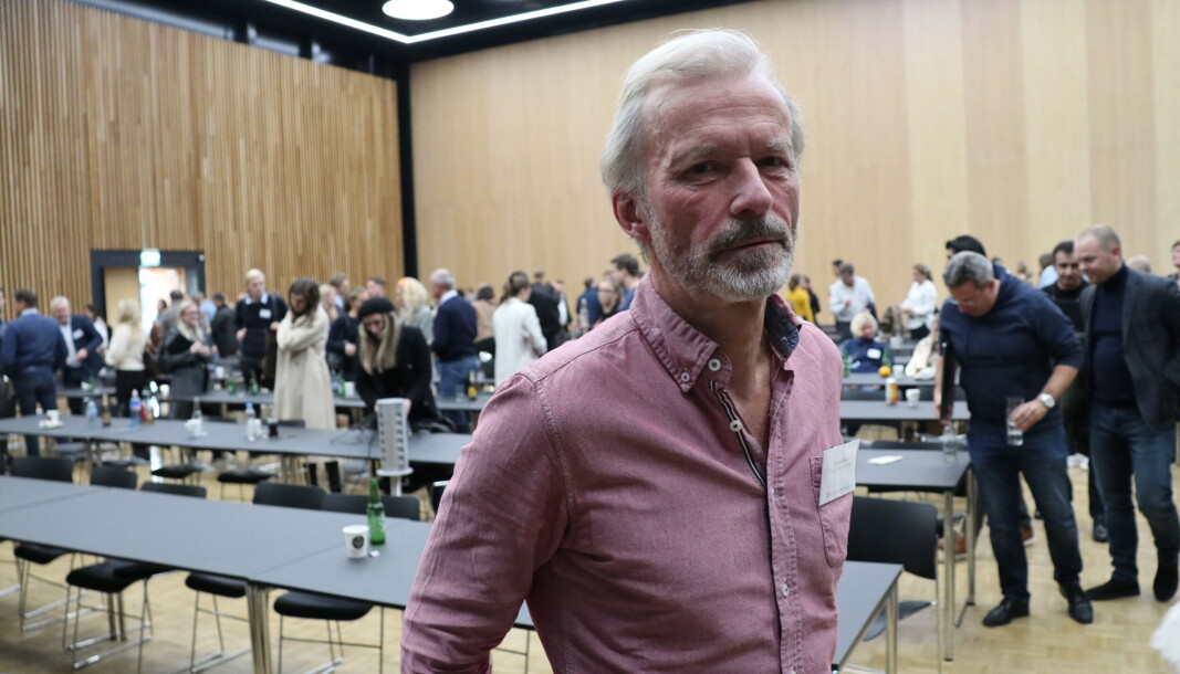 - Jeg er veldig engasjert og veldig sint, sa Frode Sulland fra talerstolen på Forsvarergruppens høstseminar på Sundvolden, der han lanserte ideen om en advokatstreik i Høyesterett. - Jeg er veldig engasjert og veldig sint, sa Frode Sulland fra talerstolen på Forsvarergruppens høstseminar på Sundvolden, der han lanserte ideen om en advokatstreik i Høyesterett.