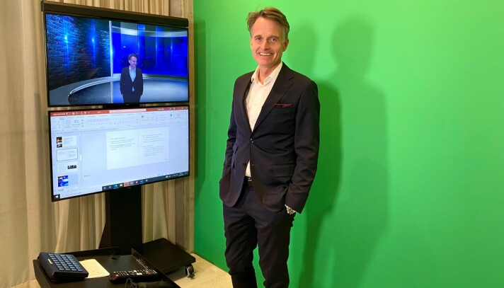 – Vi har laget et eget studio, som for eksempel kan brukes til Teams-møter med kollegaer eller klienter. Her kan man gjøre opptak, og ha presentasjonen på veggen bak seg slik at det blir et slags TV-studio, forklarer Grung. – Vi har laget et eget studio, som for eksempel kan brukes til Teams-møter med kollegaer eller klienter. Her kan man gjøre opptak, og ha presentasjonen på veggen bak seg slik at det blir et slags TV-studio, forklarer Grung.