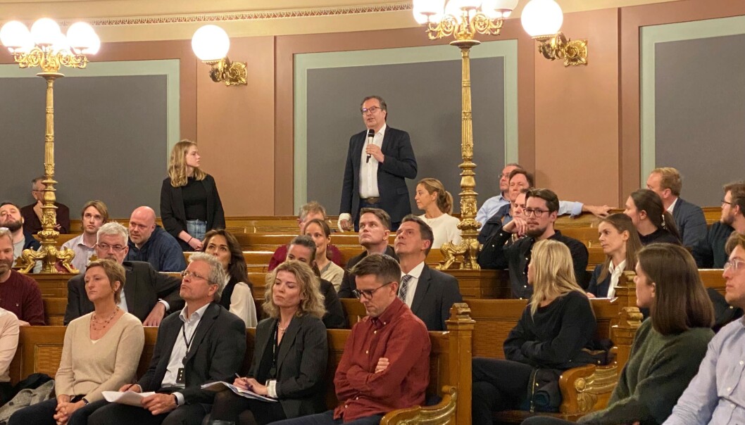 - Det er svært ofte at man som forsvarer føler at saken har et klart grunnlag å prosedere på, men så kommer anken i retur. En anke som forsvarer kan prosedere helhjertet, bør fremmes. Det er min rettspolitiske tolkning av ordet «klart», sa managing partner i Elden, Anders Brosveet, - Det er svært ofte at man som forsvarer føler at saken har et klart grunnlag å prosedere på, men så kommer anken i retur. En anke som forsvarer kan prosedere helhjertet, bør fremmes. Det er min rettspolitiske tolkning av ordet «klart», sa managing partner i Elden, Anders Brosveet,