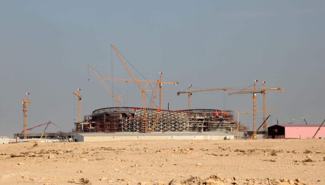 Qatar VM i 2022 er mildt sagt omstridt. Her fra byggingen av en stadion i Doha for noen år tilbake. Qatar VM i 2022 er mildt sagt omstridt. Her fra byggingen av en stadion i Doha for noen år tilbake.