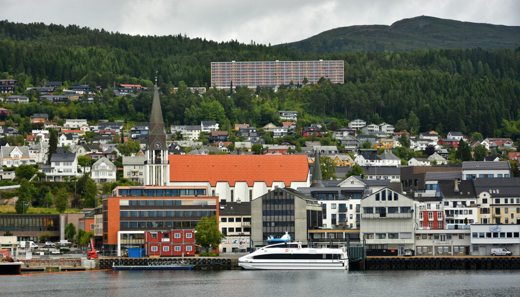 Nitten advokater i Molde deltok på et allmøte der de vedtok å støtte en reversering av domstolsreformen.