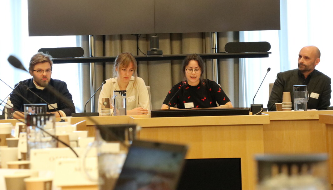 Representanter fra Jussbuss, JURK og Gatejuristnettverket på fredagens åpne høring i Stortingets justiskomité Representanter fra Jussbuss, JURK og Gatejuristnettverket på fredagens åpne høring i Stortingets justiskomité