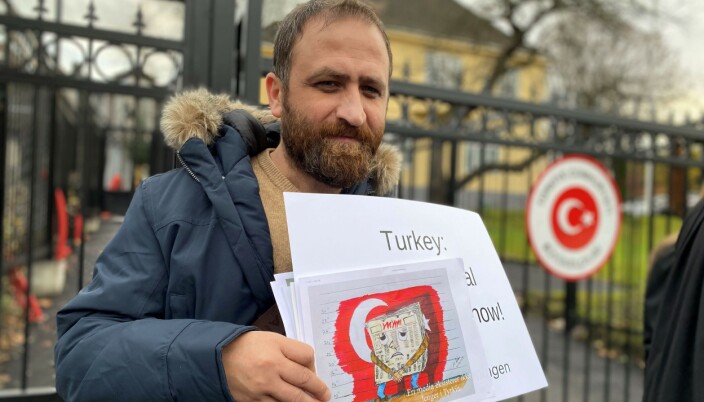 Den tyrkiske karikaturtegneren Ali Osman Gozagac. Den tyrkiske karikaturtegneren Ali Osman Gozagac.