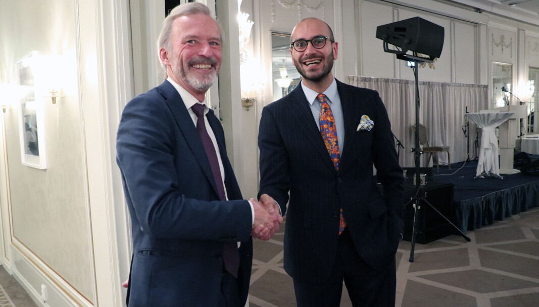 Frode Sulland gratulerte Ally-advokat Farooq Ansari med Espelands Honnørpris. Sulland vant selv prisen i 2017. Frode Sulland gratulerte Ally-advokat Farooq Ansari med Espelands Honnørpris. Sulland vant selv prisen i 2017.