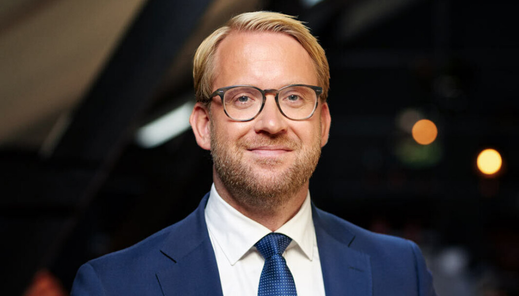 Tore Stønjum har også bakgrunn fra Thommessen. Tore Stønjum har også bakgrunn fra Thommessen.