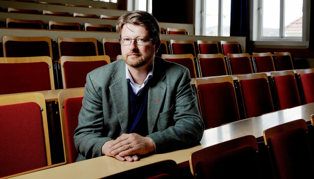 Jørn Øyrehagen Sunde skrev doktoravhandling om fremveksten av juridisk metode i dansknorsk rett på 1700-tallet. Han har skrevet flere bøker om rettshistorie. Jørn Øyrehagen Sunde skrev doktoravhandling om fremveksten av juridisk metode i dansknorsk rett på 1700-tallet. Han har skrevet flere bøker om rettshistorie.