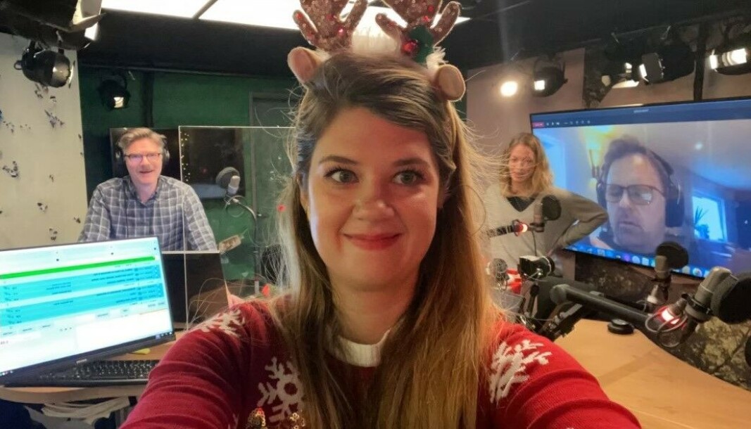 Førsteamanuensis Sofie Høgestøl klar for jul under en podcast-innspilling. Førsteamanuensis Sofie Høgestøl klar for jul under en podcast-innspilling.
