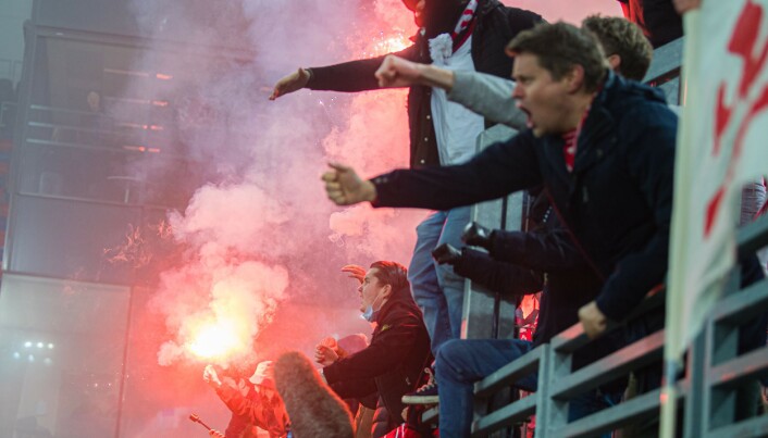 Han kaller seg «den lidenskapelige og fortapte Brann-supporteren». - Å støtte Brann er stort sett en uavbrutt rekke av katastrofer og nedturer, sier Peter Frølich. Her på kampen der Brann tapte mot Jerv, og rykket ned. Han kaller seg «den lidenskapelige og fortapte Brann-supporteren». - Å støtte Brann er stort sett en uavbrutt rekke av katastrofer og nedturer, sier Peter Frølich. Her på kampen der Brann tapte mot Jerv, og rykket ned.