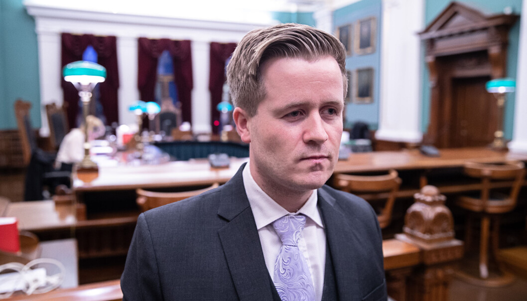 Håkon Danielsen synes det er spesielt at han må håndtere bevillingssaken før den pågående etterforskningen mot ham er ferdigstilt. Håkon Danielsen synes det er spesielt at han må håndtere bevillingssaken før den pågående etterforskningen mot ham er ferdigstilt.