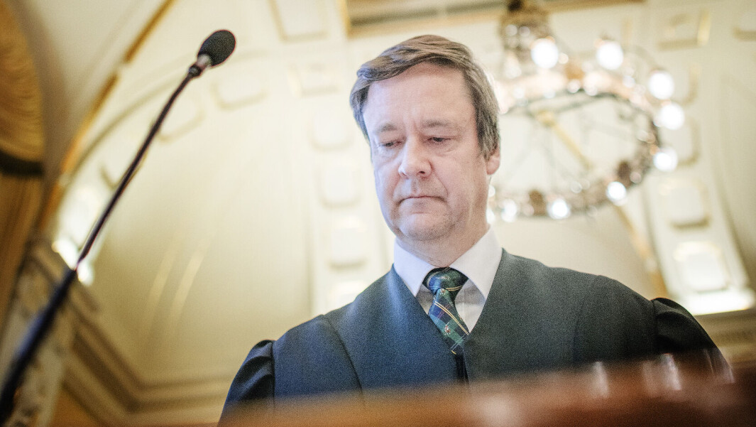 - Domstolene må trekke konsekvenser av streiken, sier advokat John Christian Elden. - Domstolene må trekke konsekvenser av streiken, sier advokat John Christian Elden.