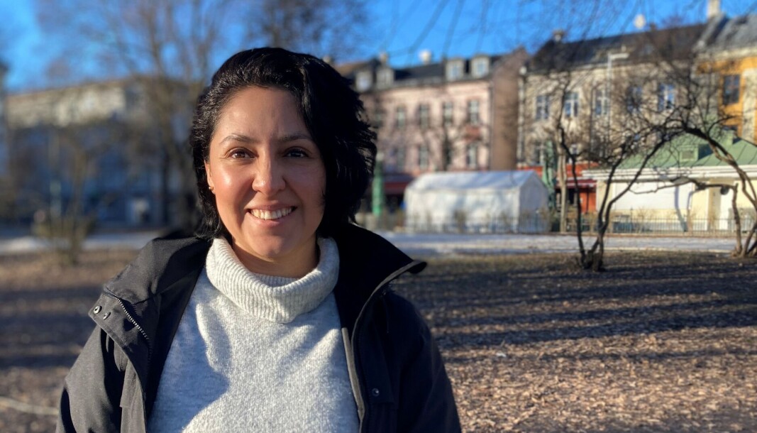 Melissa Alarcon kombinerer jusstudier med studier i klarspråk. Melissa Alarcon kombinerer jusstudier med studier i klarspråk.