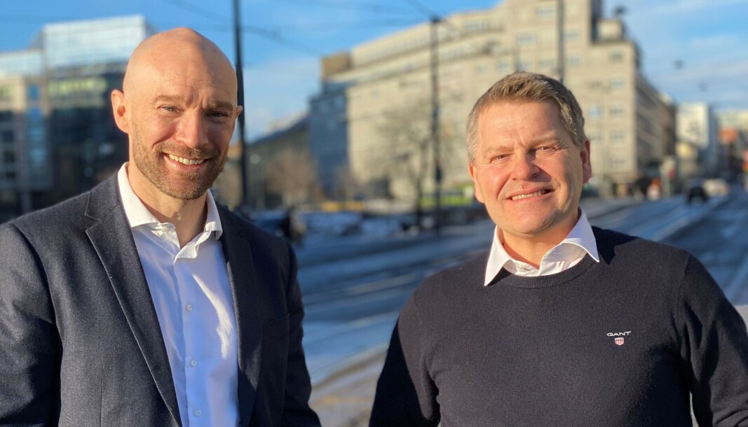 – Det aller viktigste med veilederen er – litt enkelt sagt – at man legger større vekt på å skreddersy prosessen til den aktuelle tvisten, sier Wiersholm-partner Ronny Lund (t.h.). Her med tingrettsdommer Ola Berg Lande. – Det aller viktigste med veilederen er – litt enkelt sagt – at man legger større vekt på å skreddersy prosessen til den aktuelle tvisten, sier Wiersholm-partner Ronny Lund (t.h.). Her med tingrettsdommer Ola Berg Lande.