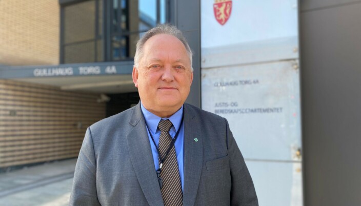 John-Erik Vika utenfor Justis- og beredskapsdepartementet i Nydalen i Oslo. John-Erik Vika utenfor Justis- og beredskapsdepartementet i Nydalen i Oslo.