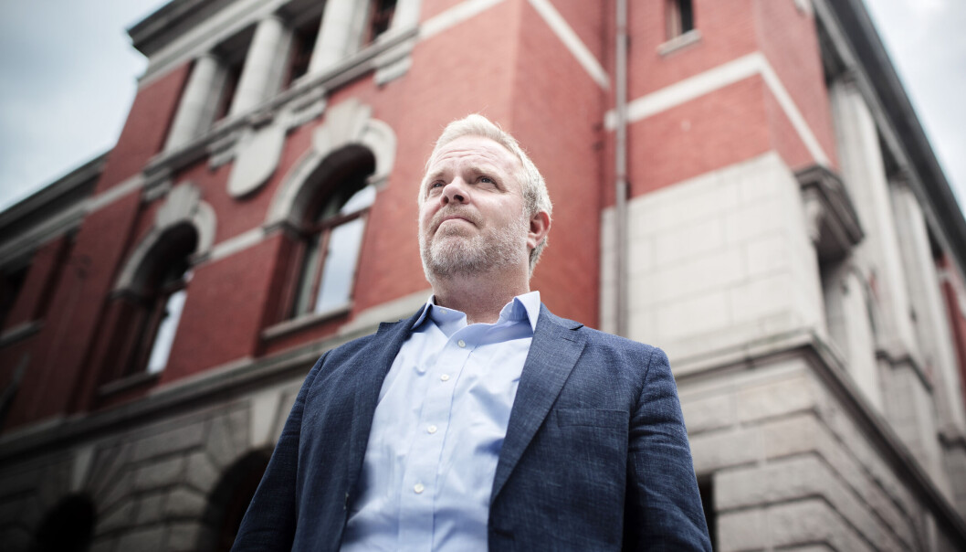 - Er regjeringen mer opptatt av å fremstå som «nær folk», enn den er av en best mulig fungerende domstol for alle, spør Jon Wessel-Aas. - Er regjeringen mer opptatt av å fremstå som «nær folk», enn den er av en best mulig fungerende domstol for alle, spør Jon Wessel-Aas.
