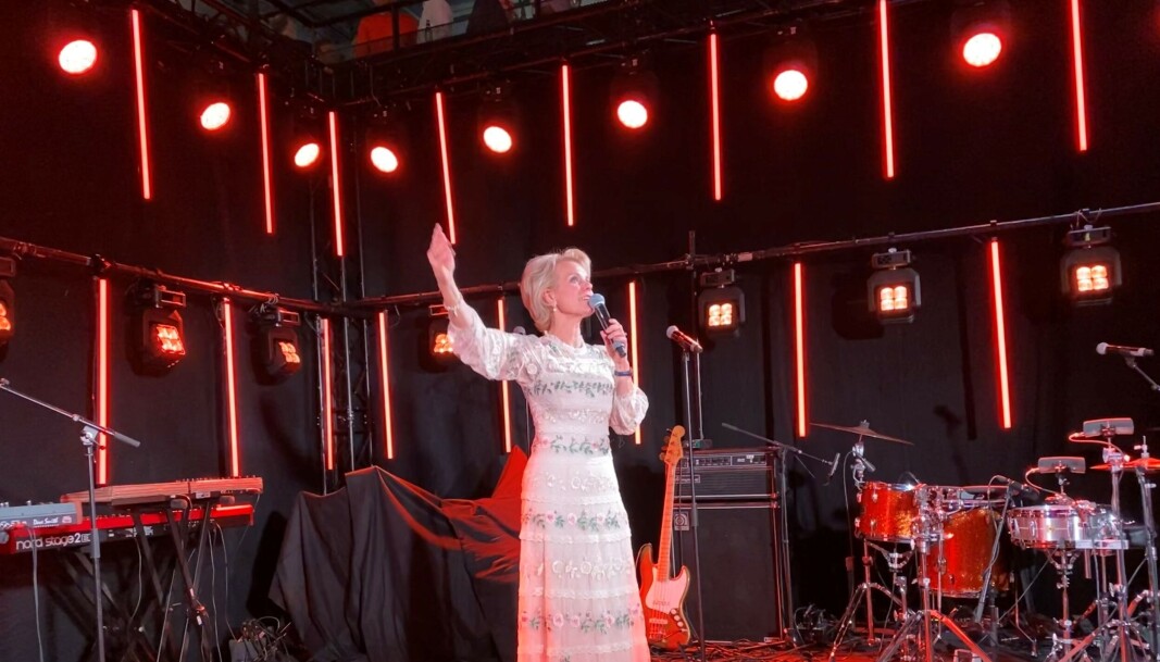 Merete Smith introduserte artistene. Merete Smith introduserte artistene.