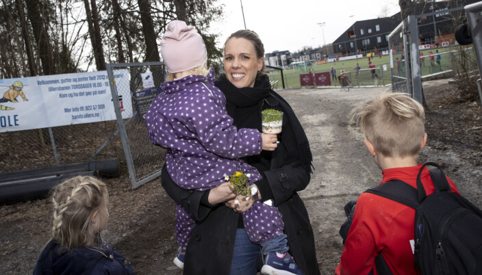 – Det er en mangel på rollemodeller i advokatbransjen som viser at kombinasjonen familie og jobb er mulig. Allerede da jeg begynte på jussen i 2004 var det femti prosent kvinner. Dette burde gjenspeiles i partnerskapene i større grad i dag. Utviklingen har gått for sakte, sier Siri Falch-Olsen. – Det er en mangel på rollemodeller i advokatbransjen som viser at kombinasjonen familie og jobb er mulig. Allerede da jeg begynte på jussen i 2004 var det femti prosent kvinner. Dette burde gjenspeiles i partnerskapene i større grad i dag. Utviklingen har gått for sakte, sier Siri Falch-Olsen.