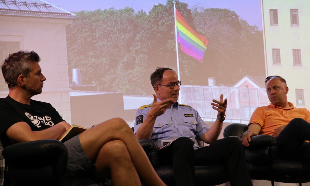 Simen Iskariot Larsen, Nils Leyell Finstad og Henning Stanes i Pride House på Youngstorget i Oslo.