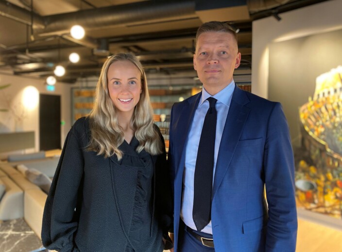 – Når man har kort reisevei og kan bruke flotte lokaler og det sosiale arbeidsmiljøet som trekkplaster, er vår erfaring at de fleste medarbeiderne anser hjemmekontor som en unntaksløsning, sier André Michaelsen og Maiken Lenes. – Når man har kort reisevei og kan bruke flotte lokaler og det sosiale arbeidsmiljøet som trekkplaster, er vår erfaring at de fleste medarbeiderne anser hjemmekontor som en unntaksløsning, sier André Michaelsen og Maiken Lenes.