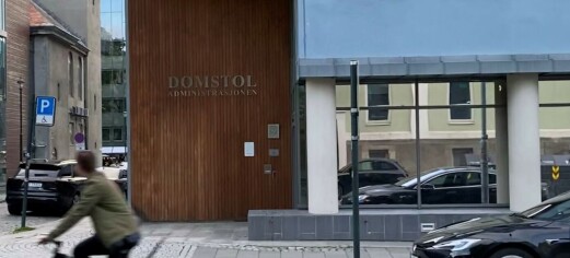 Vil la meddommere lese tiltaler og politiets bevisoppgaver før hovedforhandling Vil la meddommere lese tiltaler og politiets bevisoppgaver før hovedforhandling