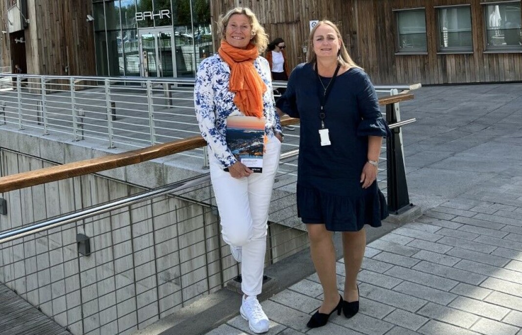 Anne Sofie Bjørkholt og Cathrine Stornæs foran BAHR-bygget. Anne Sofie Bjørkholt og Cathrine Stornæs foran BAHR-bygget.