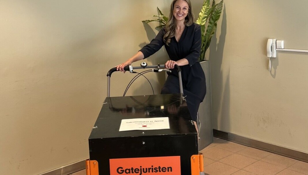 Gatejuristen er gatenære. Gatejuristen er gatenære.