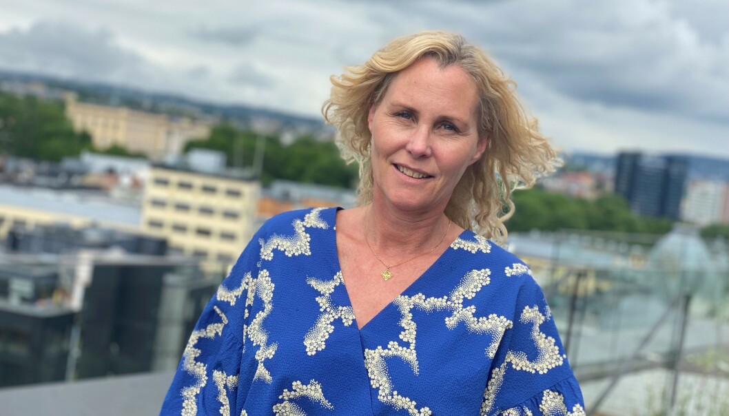 Thommessen kartlegger arbeidsmiljøet i egne puls-undersøkelser flere ganger i året, forteller HR-sjef Anne Therese Bogen, her fra terrassen utenfor Thommessens kaffebar. Thommessen kartlegger arbeidsmiljøet i egne puls-undersøkelser flere ganger i året, forteller HR-sjef Anne Therese Bogen, her fra terrassen utenfor Thommessens kaffebar.