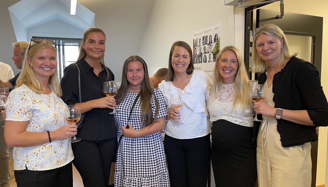 Edeline Tveiten, Gøril Bruvoll Barlien, Marthe Svardal Haugland, Maria Hennig-Olsen, Ingrid Adelina Dovland og Helle C. Lineikro. Edeline Tveiten, Gøril Bruvoll Barlien, Marthe Svardal Haugland, Maria Hennig-Olsen, Ingrid Adelina Dovland og Helle C. Lineikro.